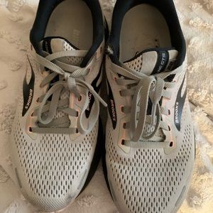 Brooks adrenaline GTS 21 running shoes